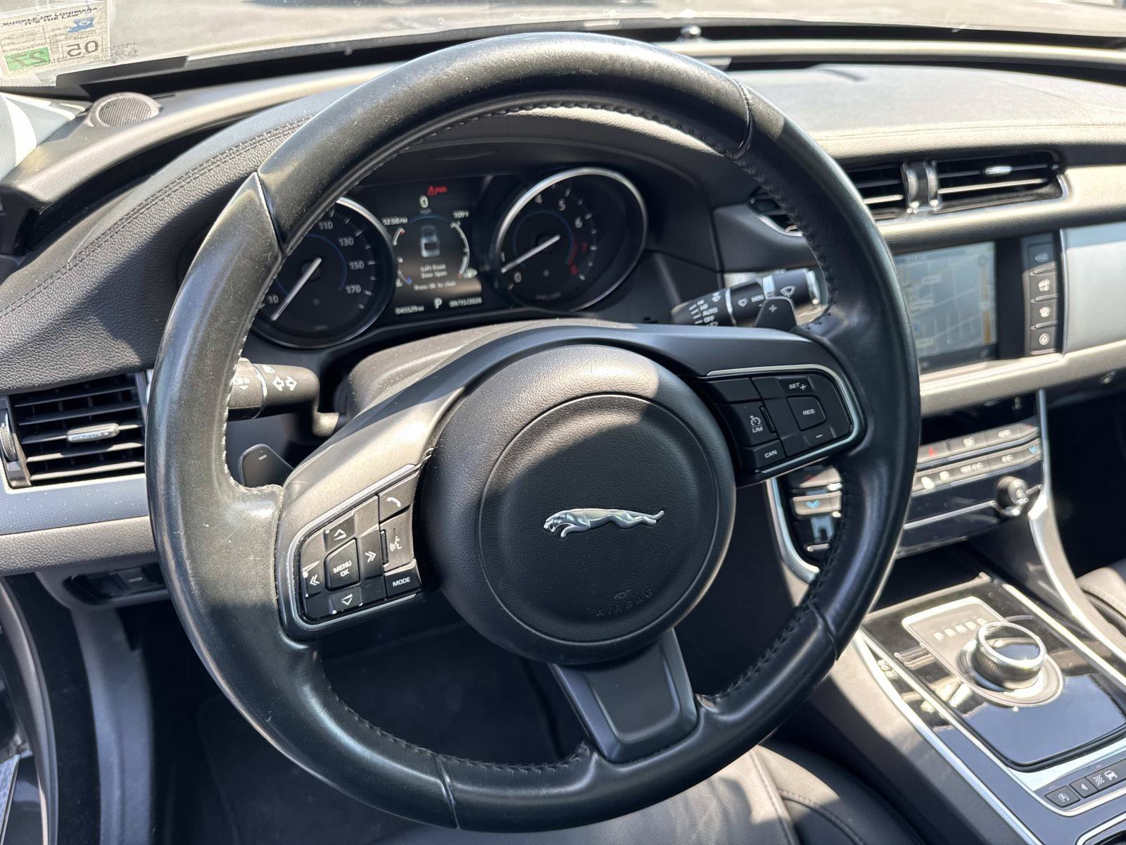 Used 2017 Jaguar XF Premium RWD image 22