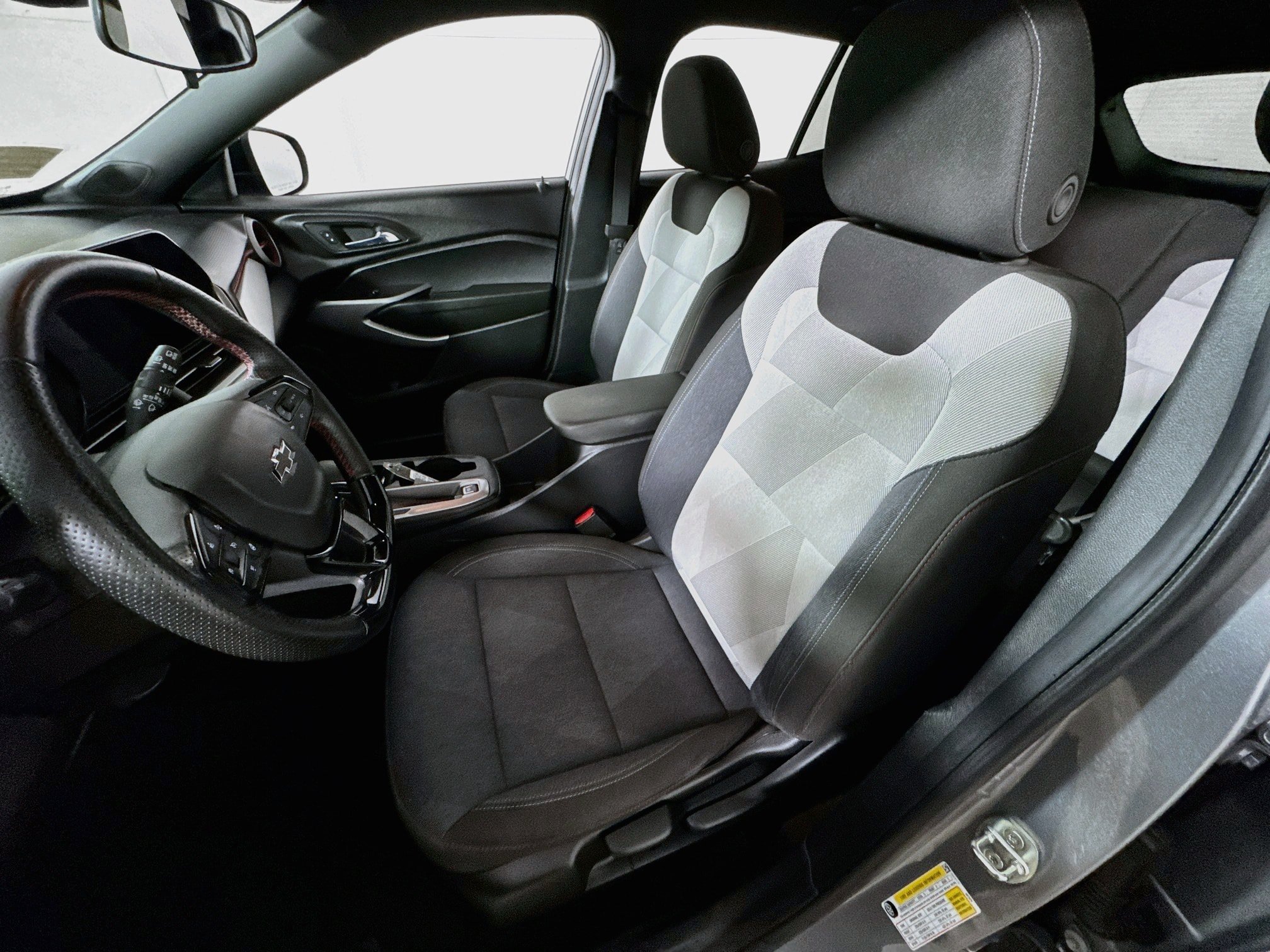 Used 2024 Chevrolet Trax RS FWD image 14