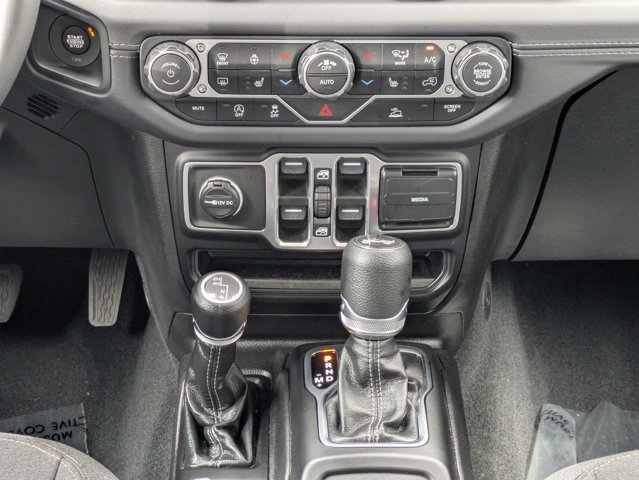 Certified 2026 Jeep Wrangler Unlimited Sahara AWD/4WD image 19