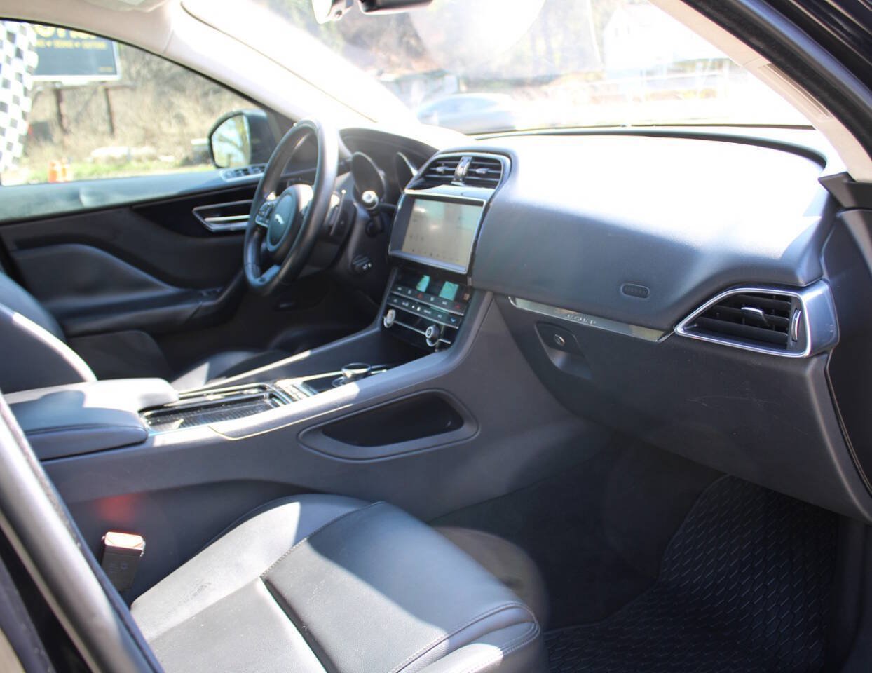 Used 2019 Jaguar F-PACE Premium AWD/4WD image 40