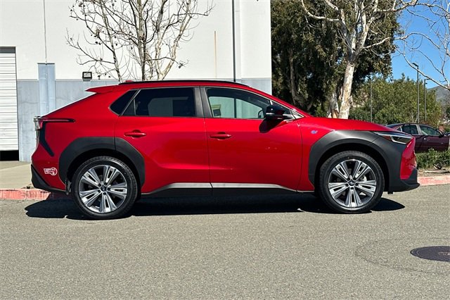 Used 2023 Subaru Solterra Limited image 3