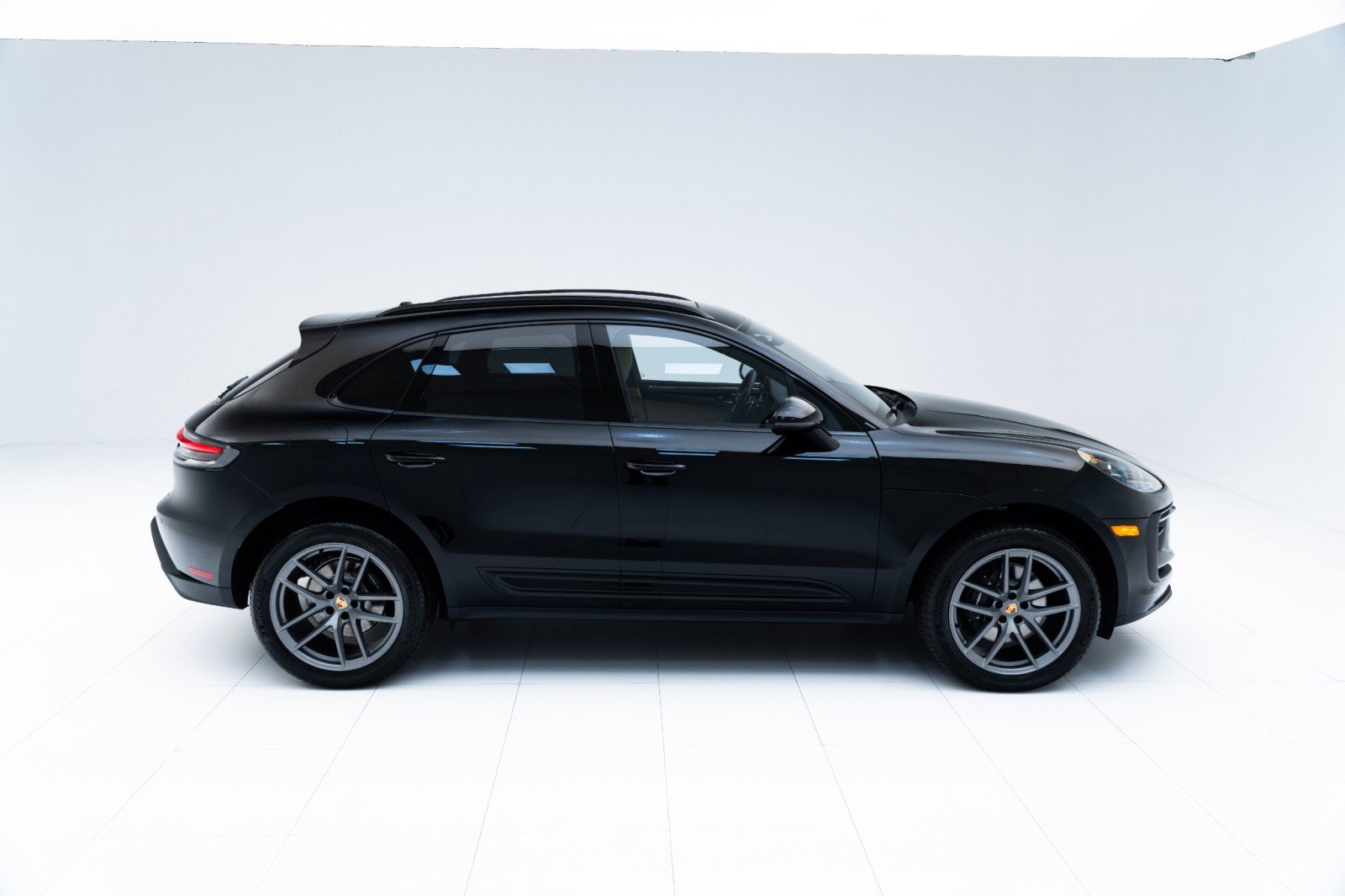 New 2025 Porsche Macan image 8