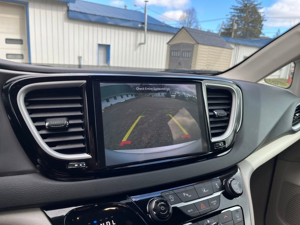 Used 2024 Chrysler Pacifica Touring-L image 25