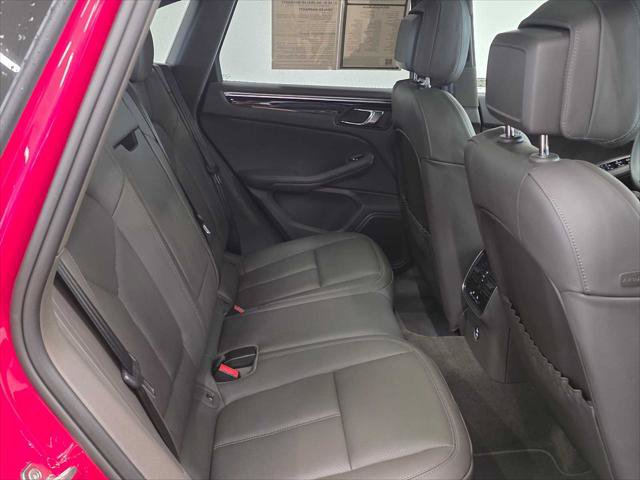 Used 2025 Porsche Macan AWD/4WD image 12