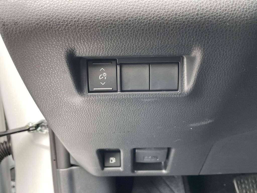 Used 2026 Toyota RAV4 AWD Plug-in Hybrid image 27