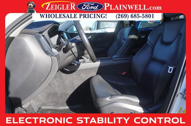 Used 2018 Volvo XC60 T6 Momentum w/ Advanced Package image 17