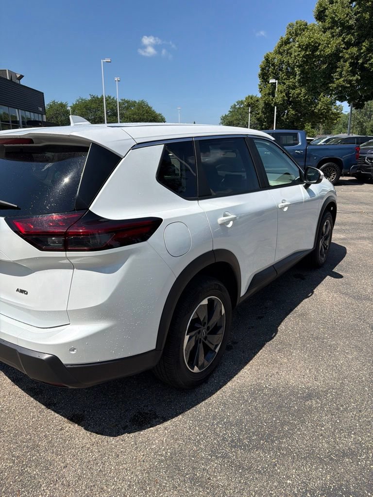 Used 2025 Nissan Rogue SV AWD/4WD image 8
