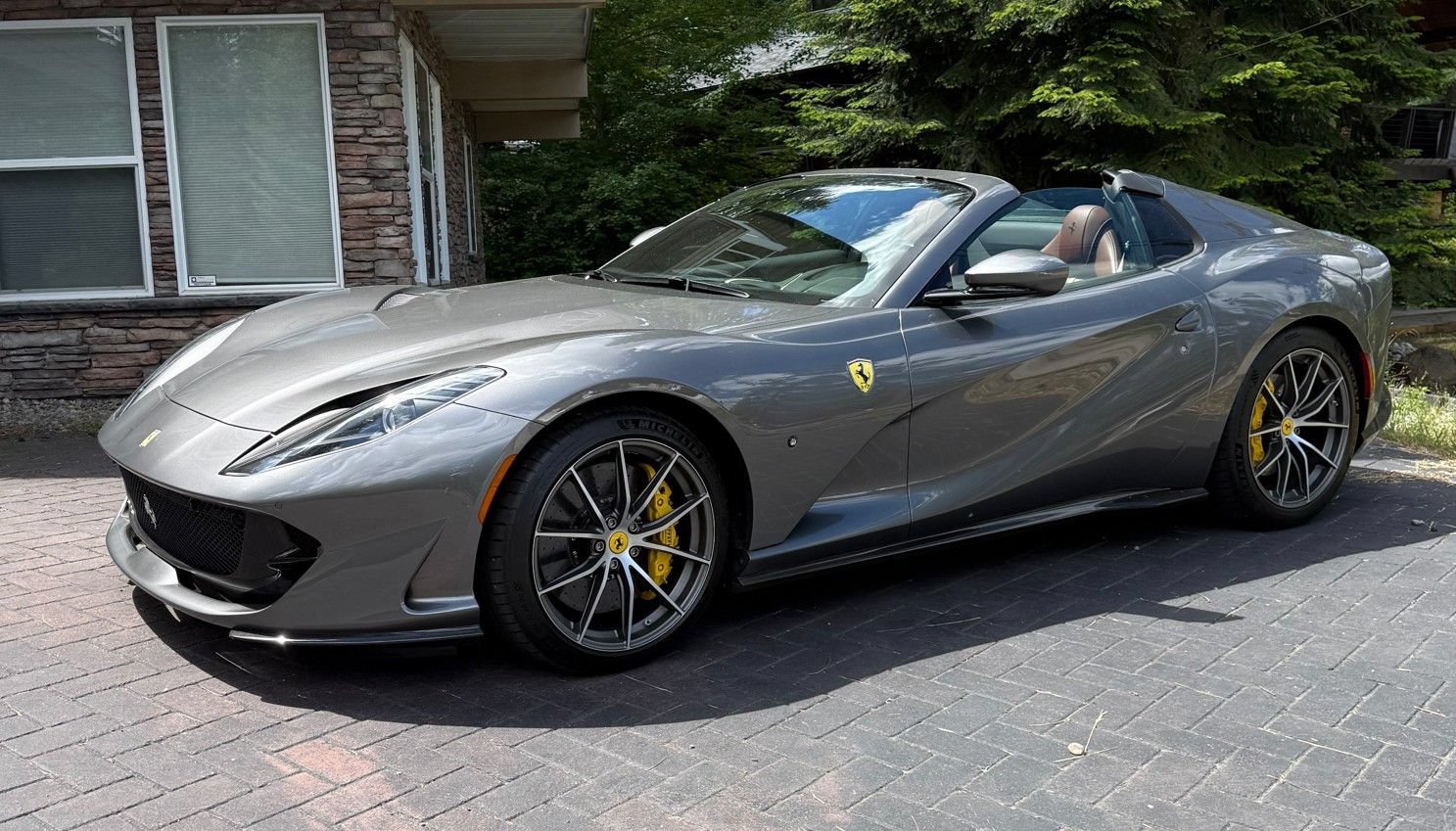 Used 2022 Ferrari 812 GTS RWD image 1