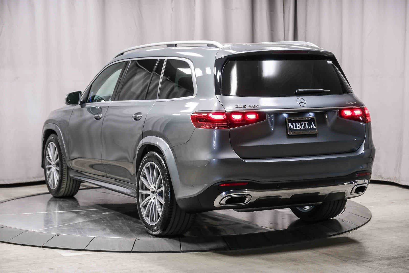 Used 2025 Mercedes-Benz GLS 450 4MATIC image 2