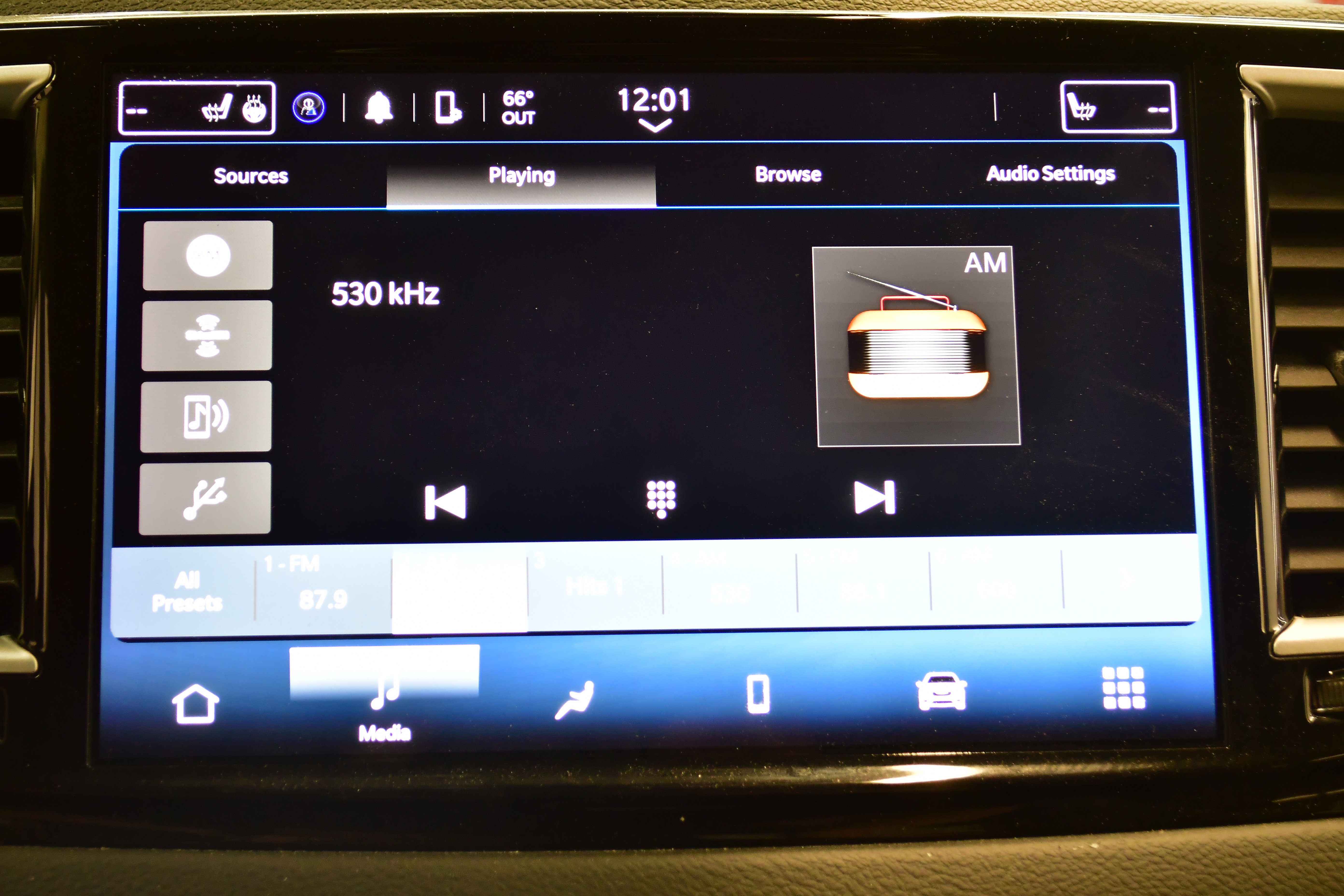 Used 2023 Chrysler Pacifica Touring-L FWD image 27