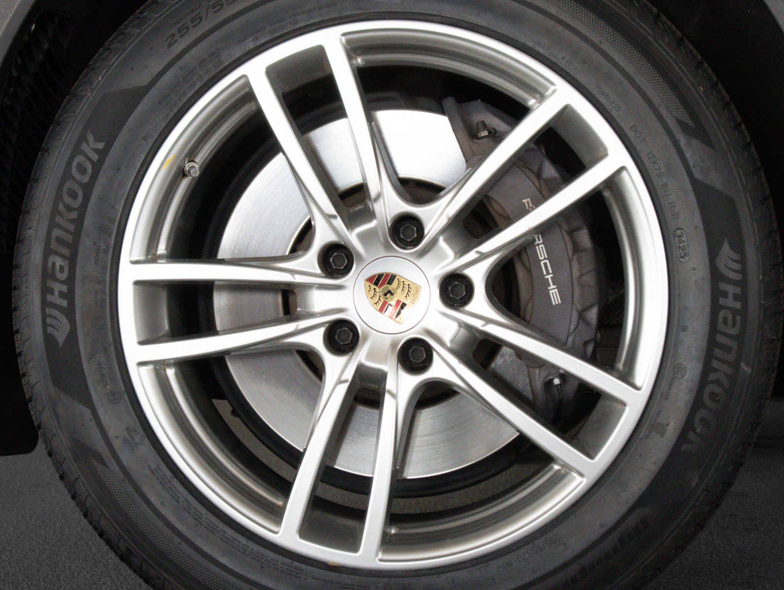 Certified 2024 Porsche Cayenne AWD/4WD image 13