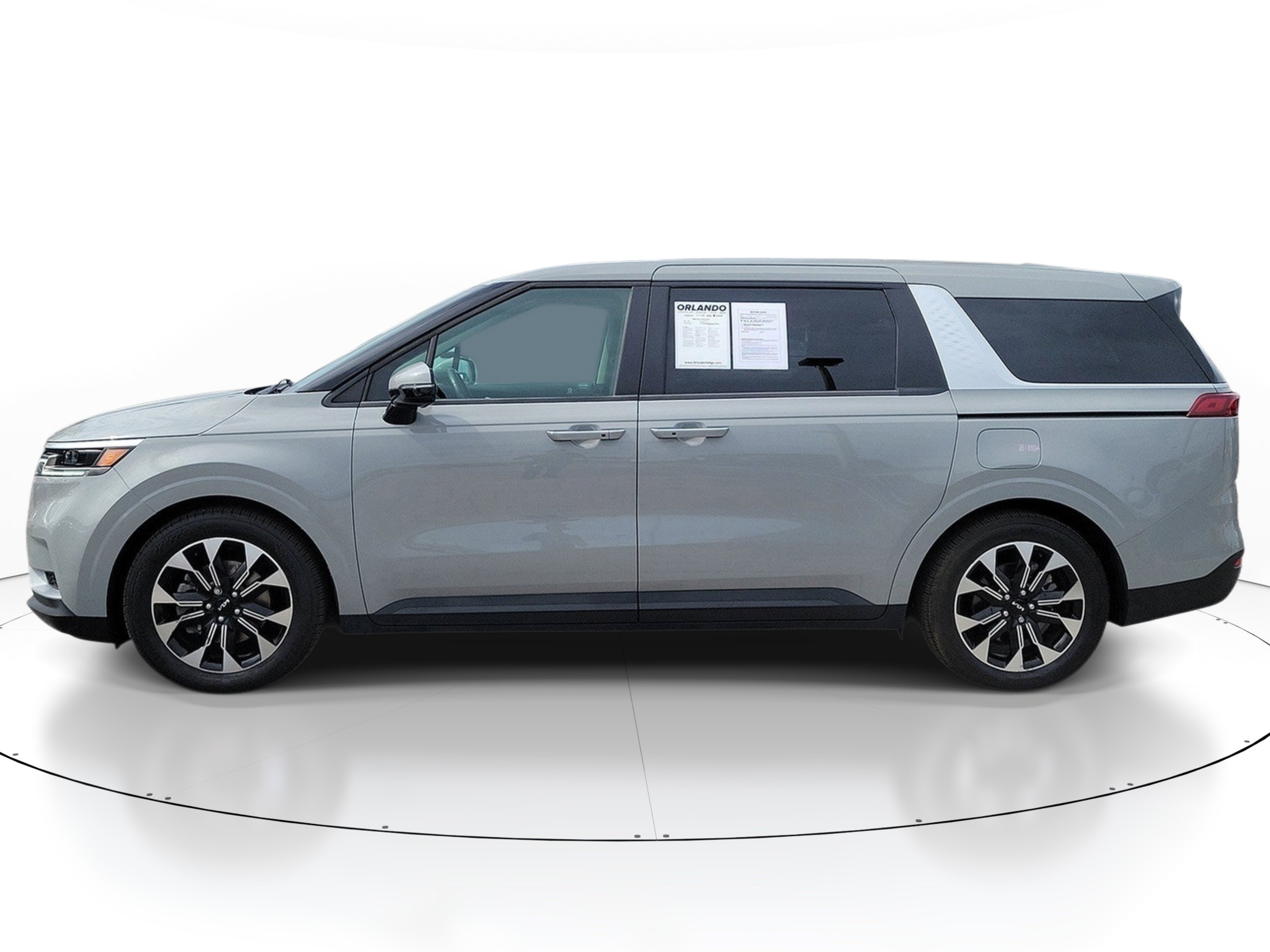 Used 2024 Kia Carnival EX FWD image 4