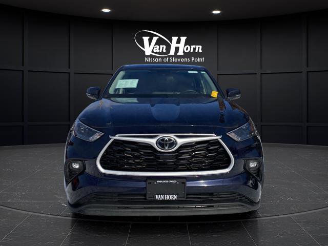 Used 2023 Toyota Highlander LE FWD image 3