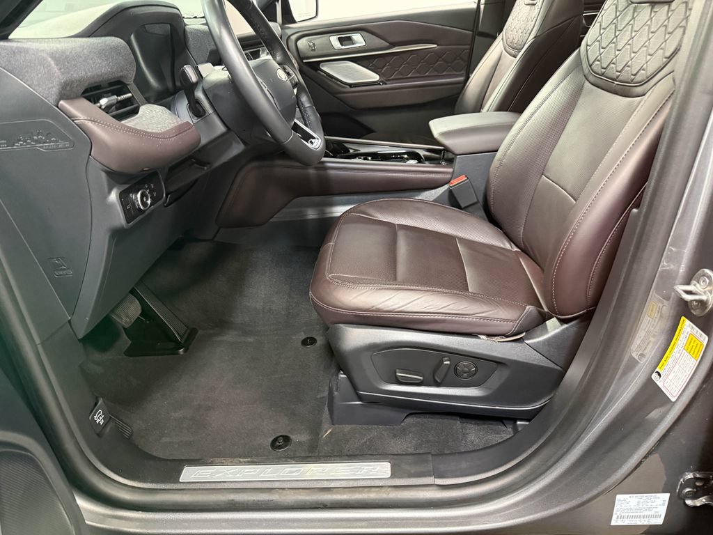 Used 2025 Ford Explorer Platinum w/ LUX Leather Package AWD/4WD image 58
