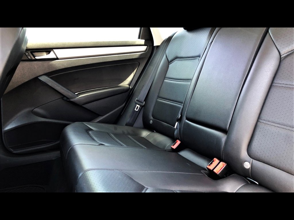 Used 2015 Volkswagen Passat 1.8T Wolfsburg Edition FWD image 12