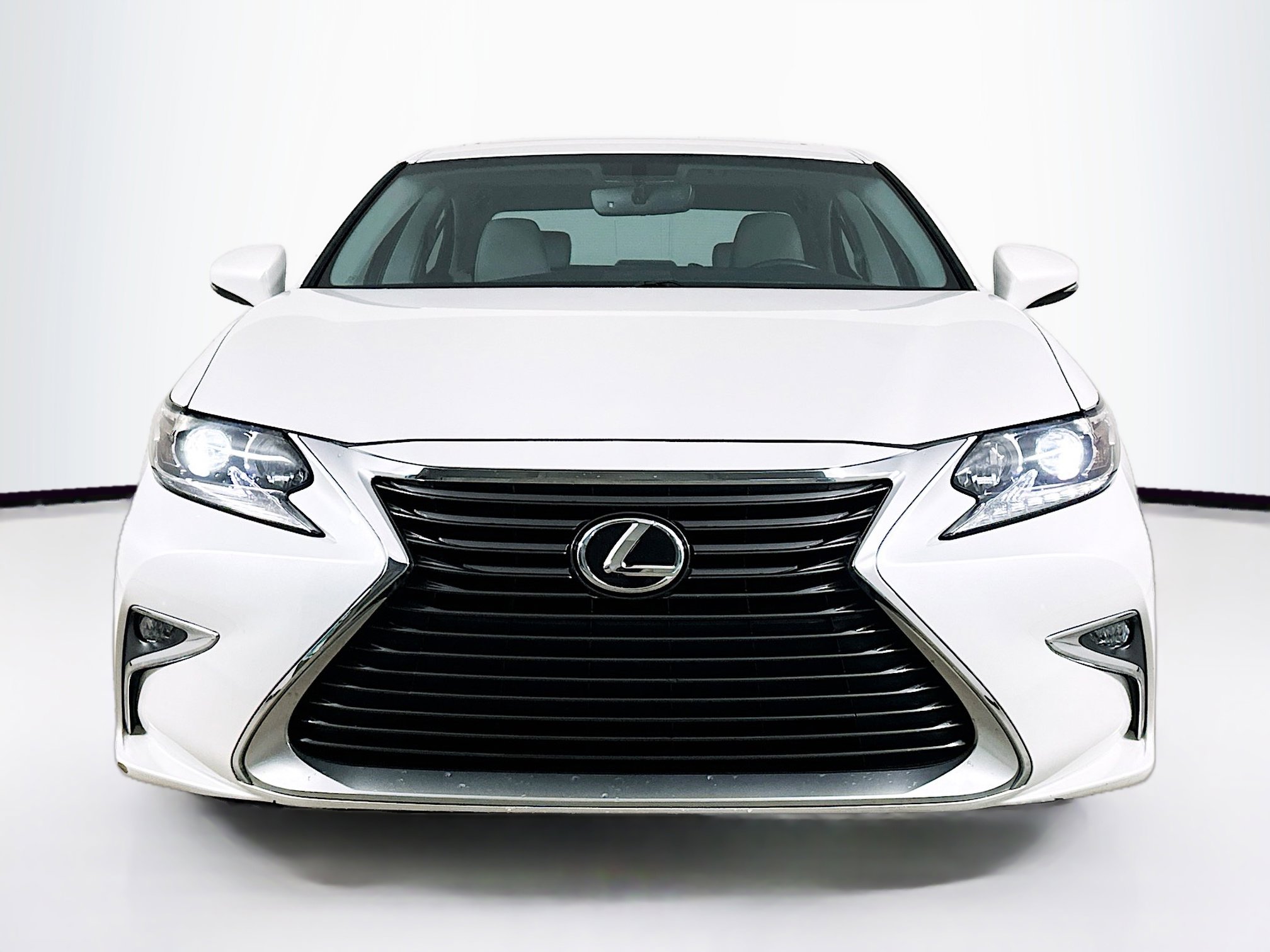 Used 2016 Lexus ES 350 w/ Accessory Package FWD image 2