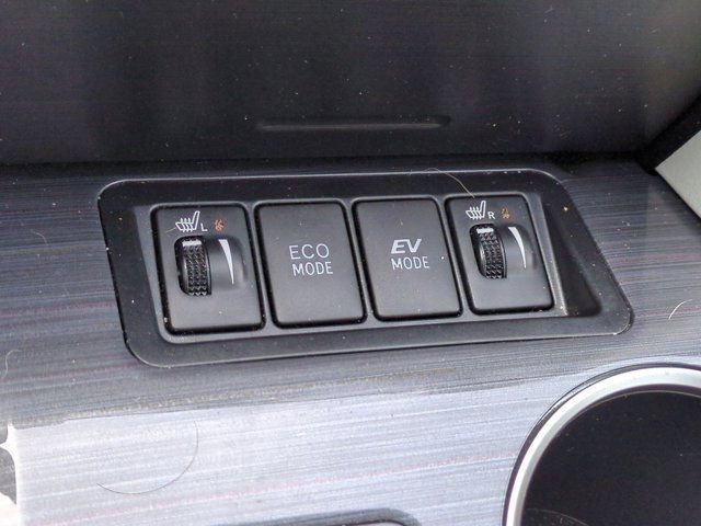 Used 2014 Toyota Camry XLE w/ Leather Package FWD image 15