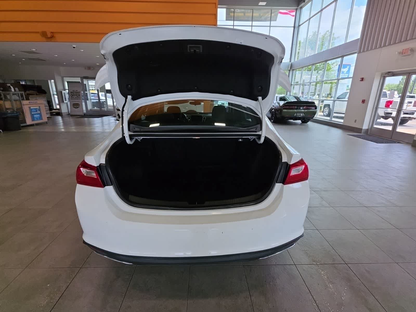 Used 2022 Chevrolet Malibu RS FWD image 9