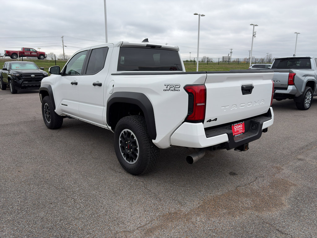 Used 2025 Toyota Tacoma TRD Off-Road image 3