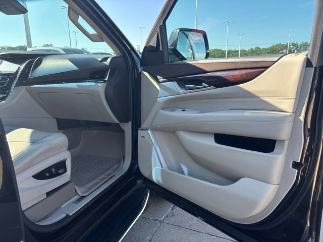 Used 2016 Cadillac Escalade ESV Premium AWD/4WD image 46