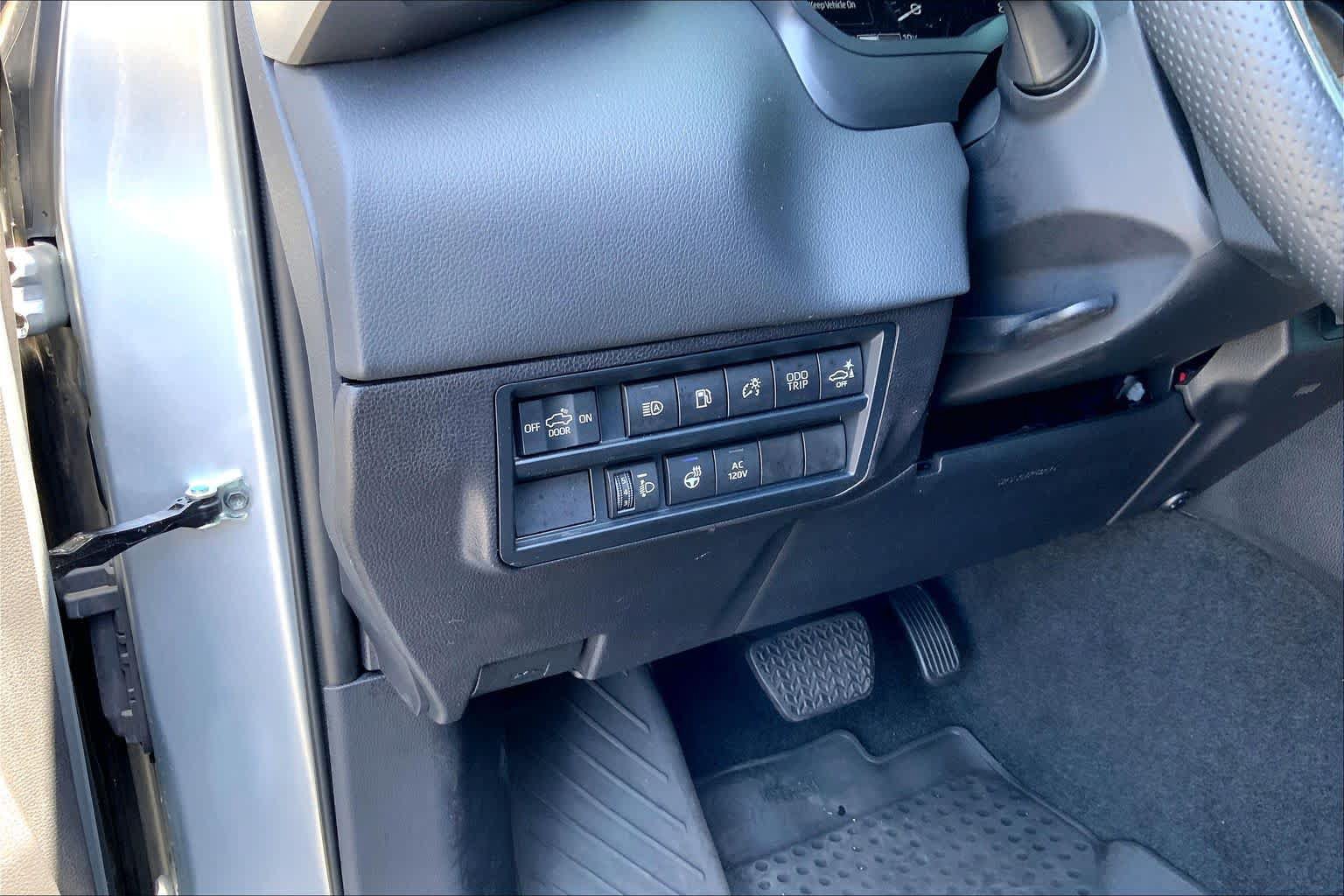 Used 2024 Toyota Tundra Limited AWD/4WD image 33