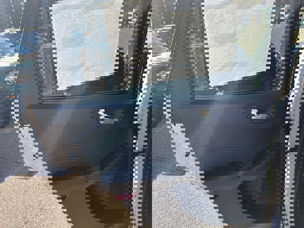 New 2025 Ford Escape SE image 17
