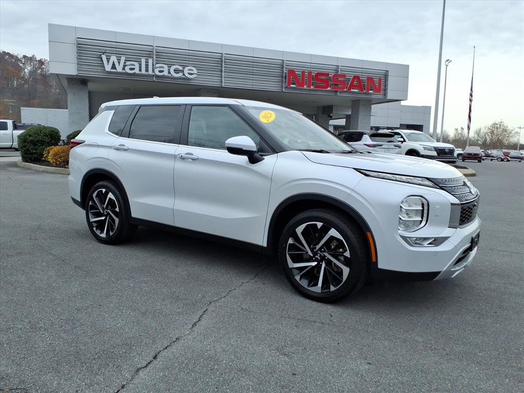 Used 2024 Mitsubishi Outlander SE image 13