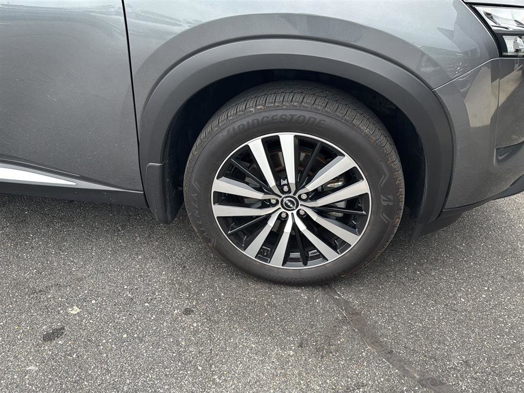 Used 2025 Nissan Pathfinder Platinum AWD/4WD image 9