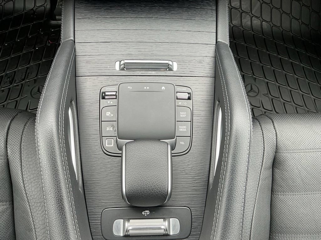 Used 2025 Mercedes-Benz GLS 580 4MATIC image 30