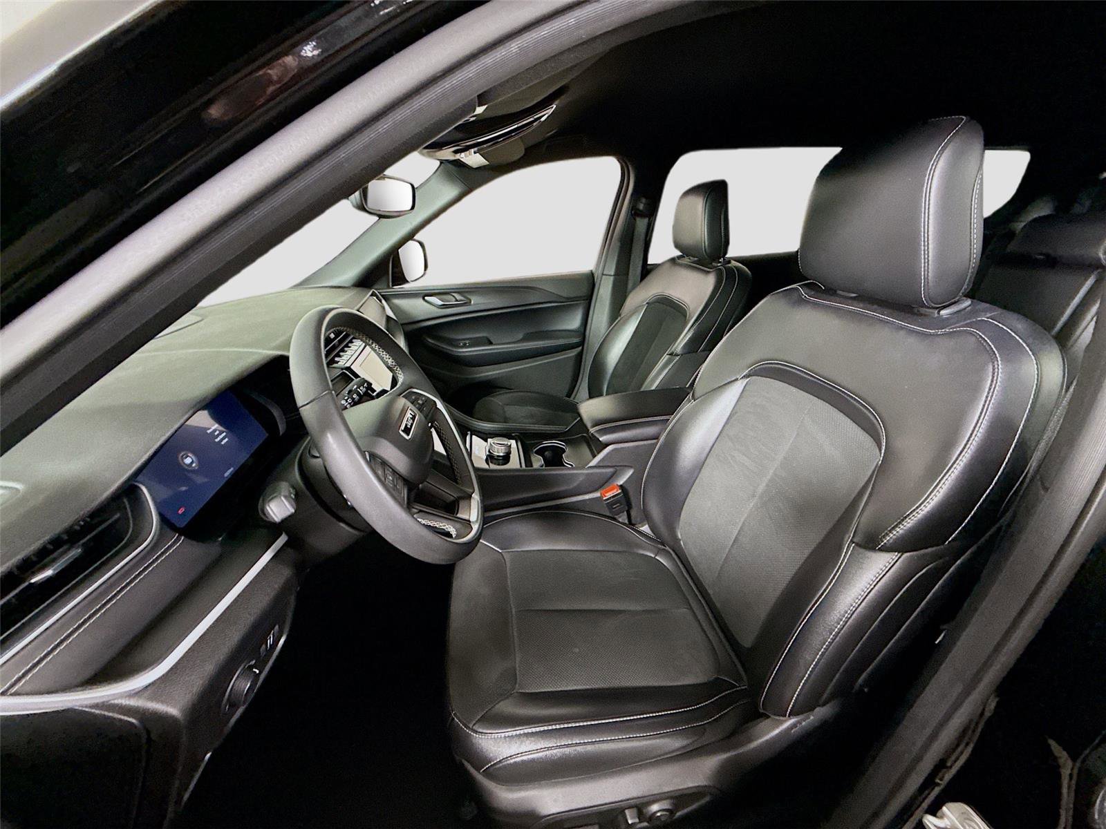 Used 2024 Jeep Grand Cherokee L Laredo image 15