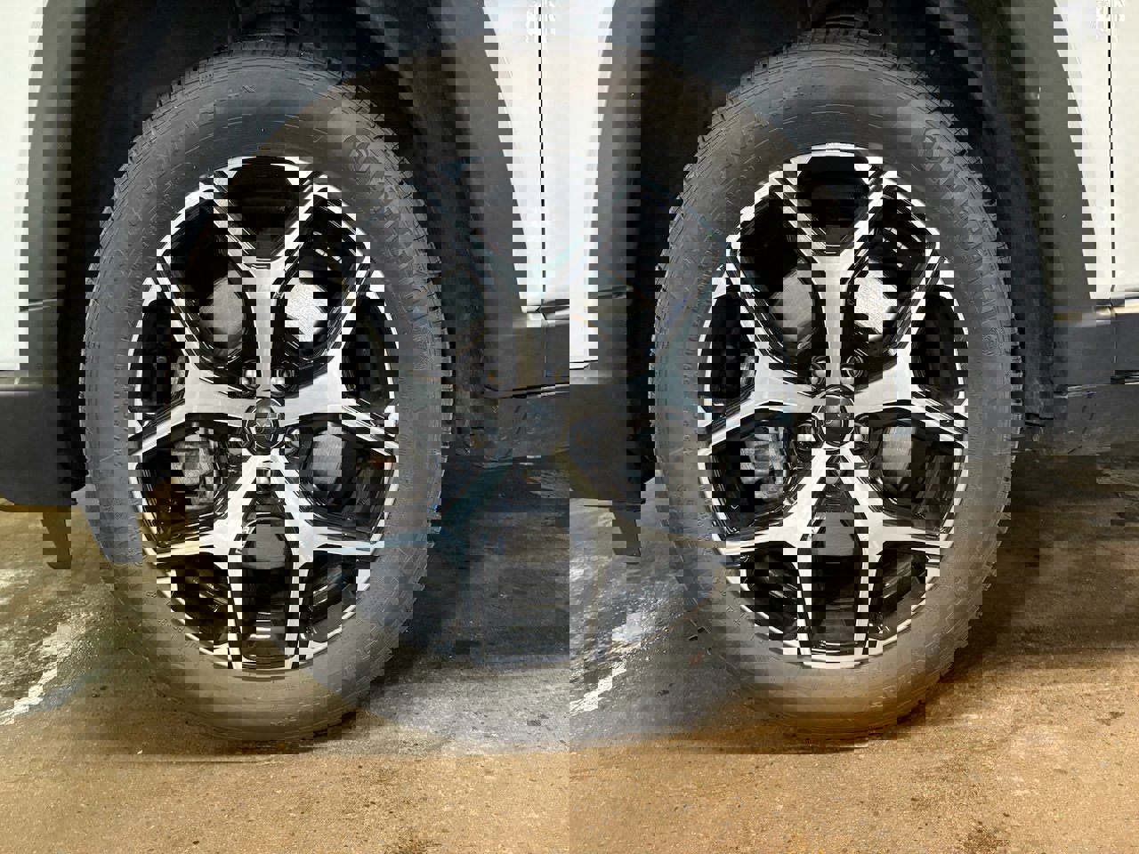 Used 2025 Jeep Compass Limited image 25