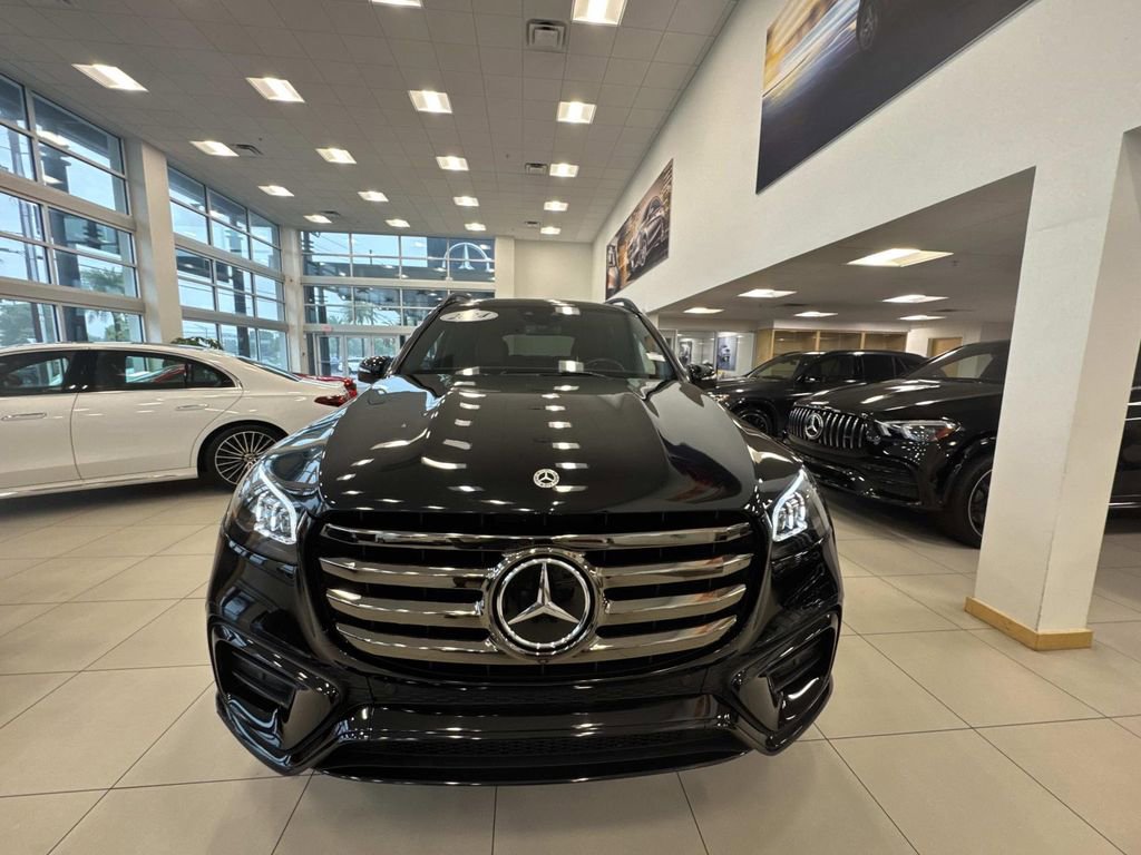 Used 2024 Mercedes-Benz GLS 450 4MATIC image 2