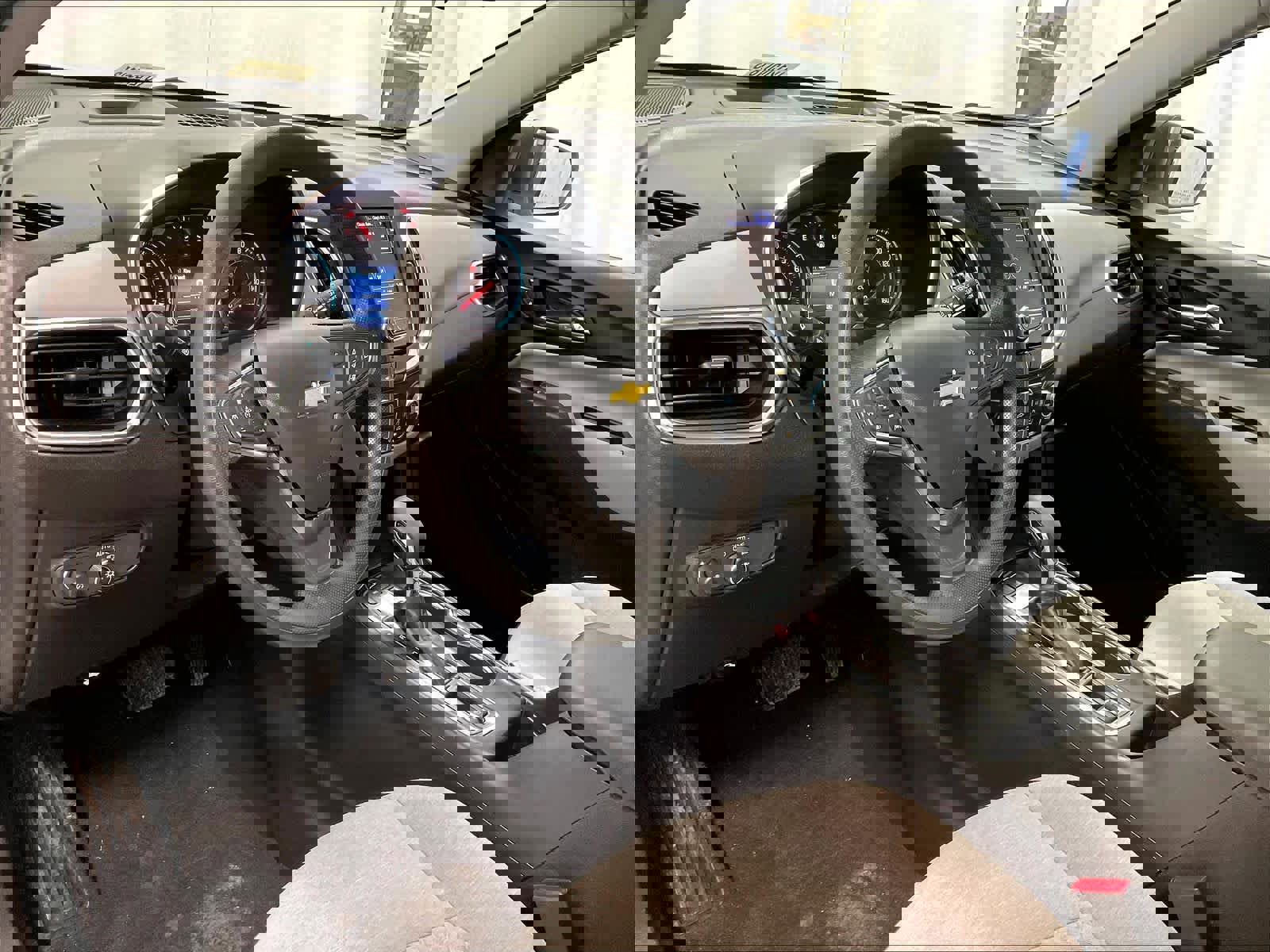 Used 2024 Chevrolet Equinox LS w/ LS Convenience Package image 8