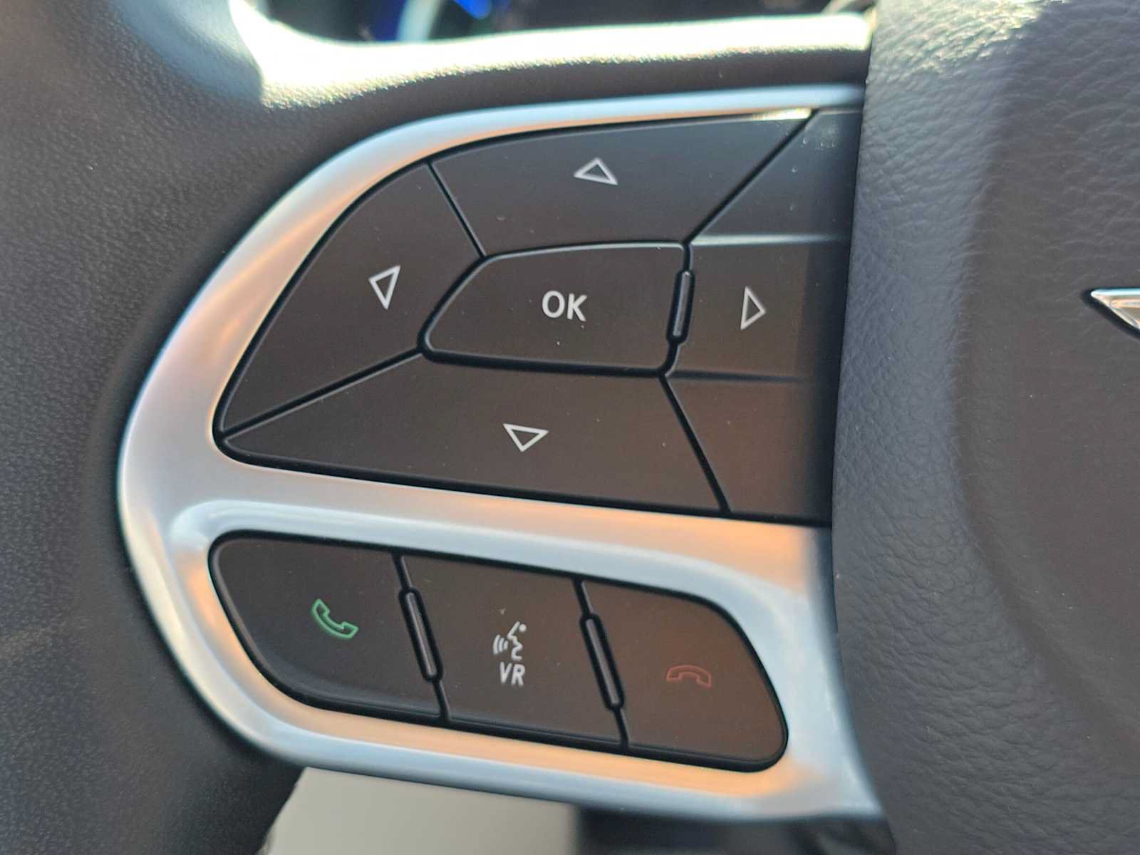 Used 2024 Chrysler Pacifica Limited FWD image 30