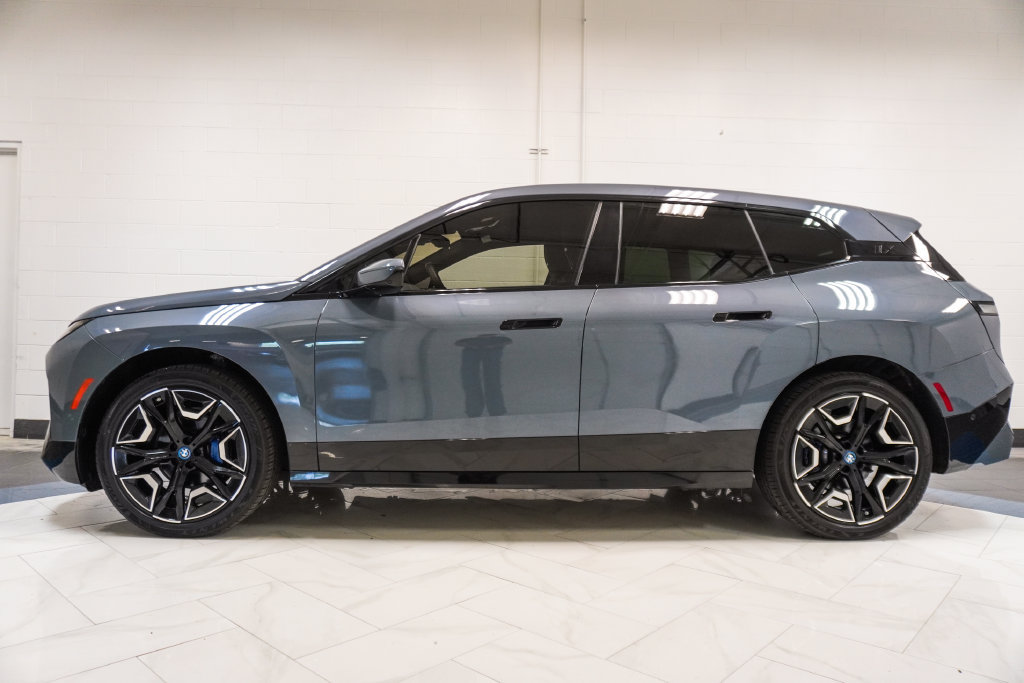 Used 2024 BMW iX xDrive50 w/ Sport Package AWD/4WD image 30