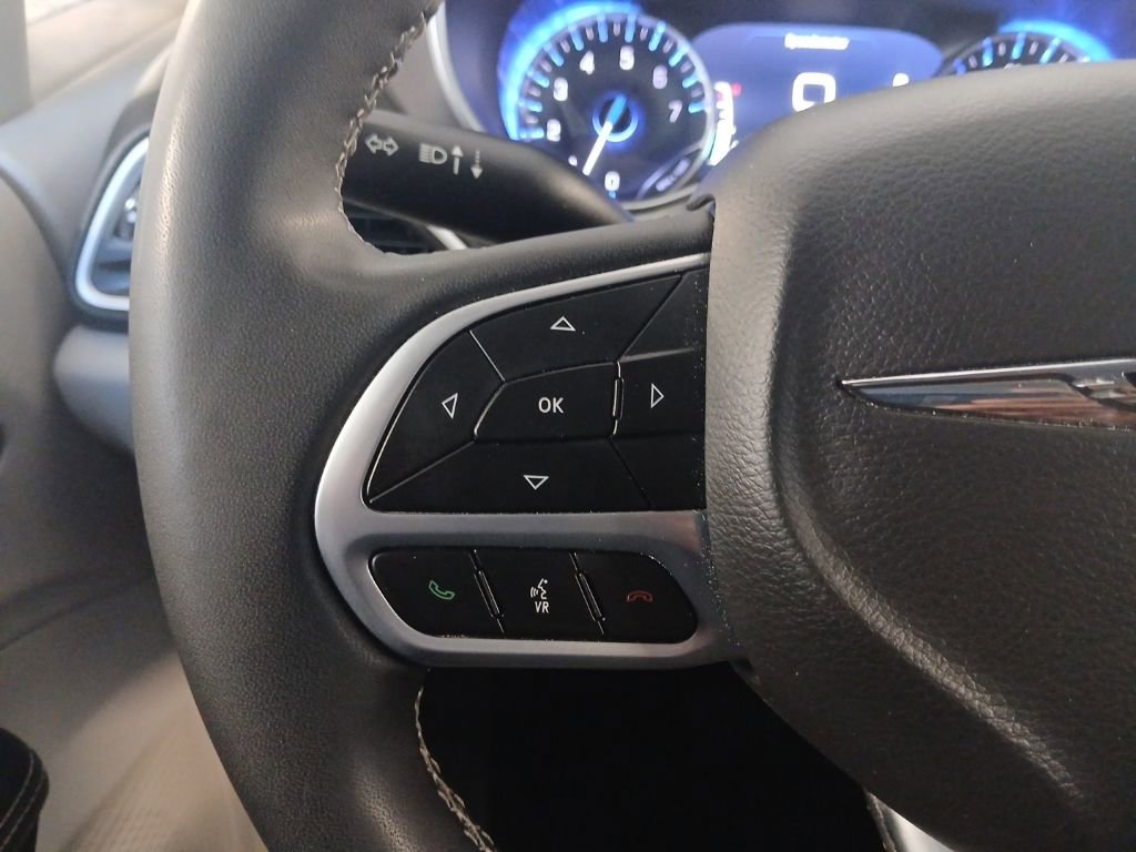 Used 2024 Chrysler Pacifica Touring-L FWD image 12