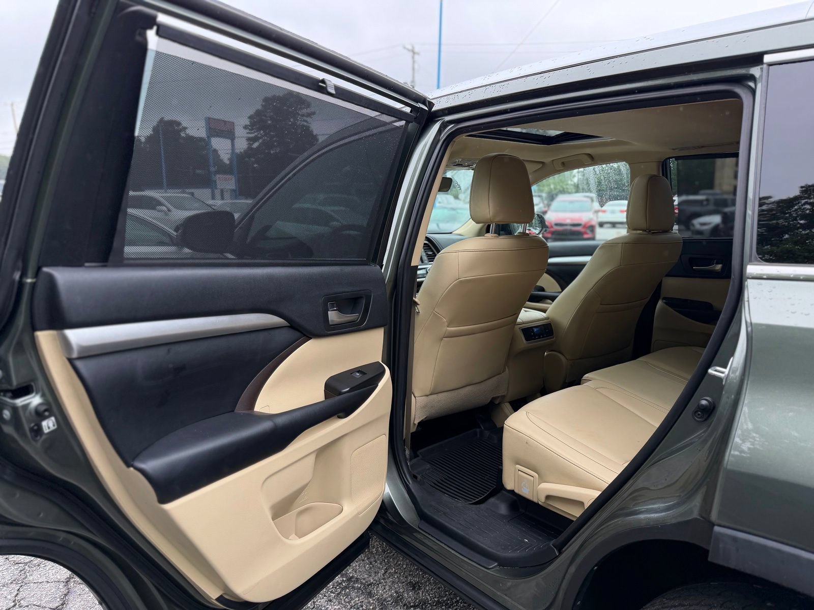 Used 2019 Toyota Highlander XLE AWD/4WD image 15