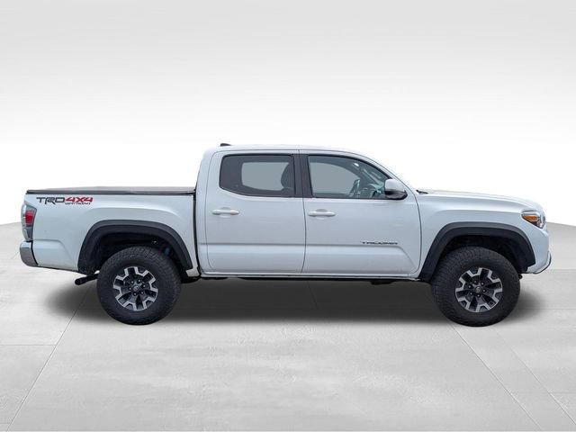 Used 2022 Toyota Tacoma TRD Off-Road AWD/4WD image 8
