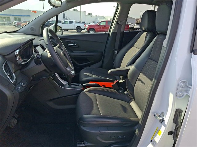 Certified 2022 Chevrolet Trax LT w/ LT Convenience Package image 14