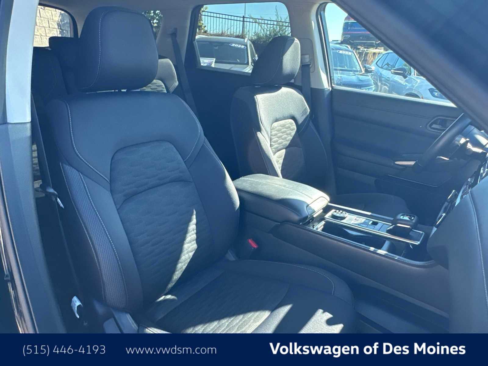 Used 2025 Nissan Pathfinder SV image 14