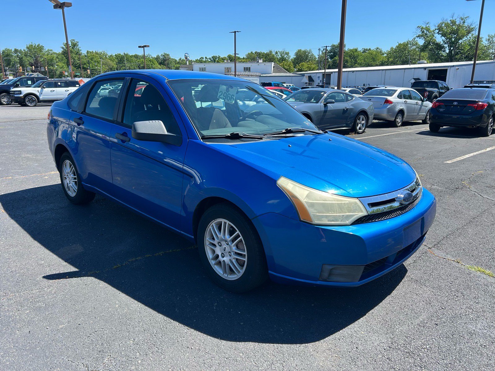 Used 2010 Ford Focus SE FWD image 3