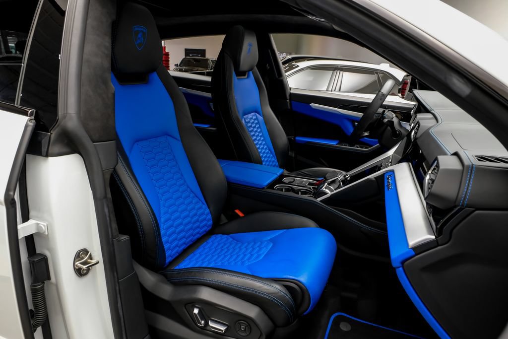Used 2019 Lamborghini Urus AWD/4WD image 35