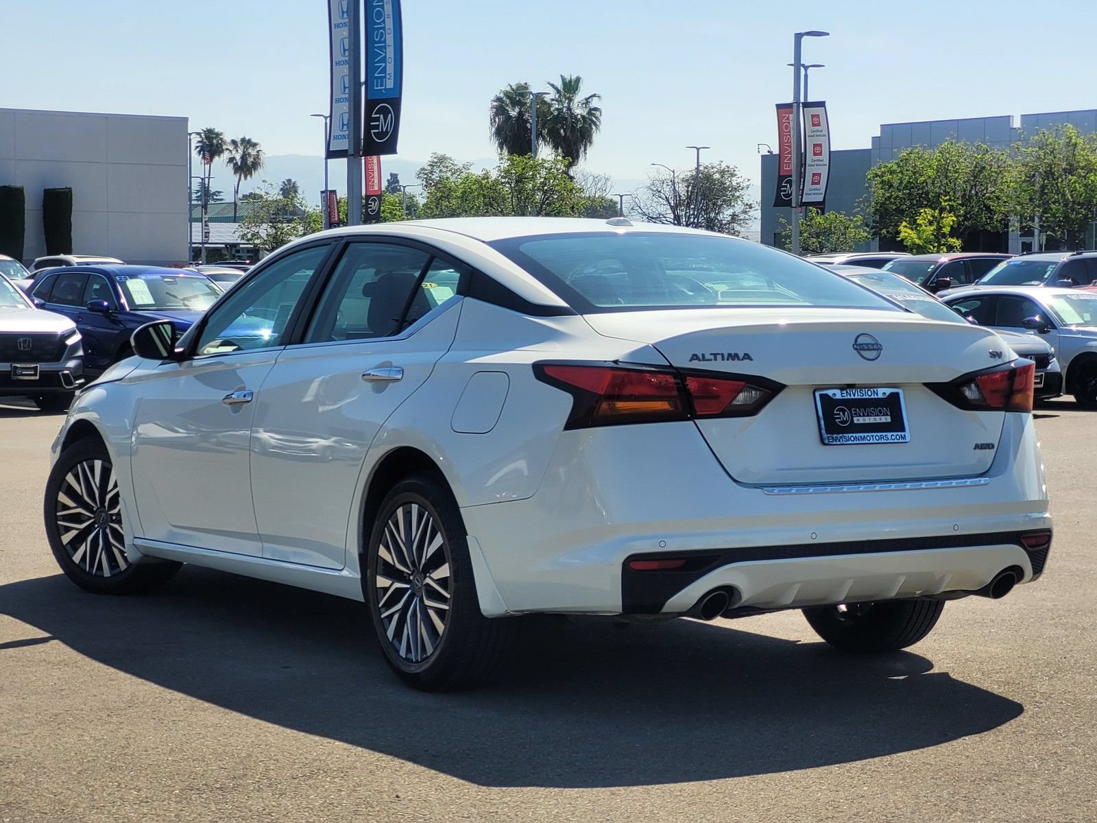 Used 2023 Nissan Altima 2.5 SV w/ SV Premium Package AWD/4WD image 5