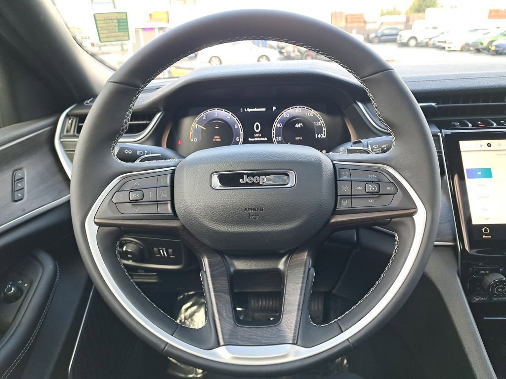 New 2025 Jeep Grand Cherokee Limited w/ Luxury Tech Group II image 19