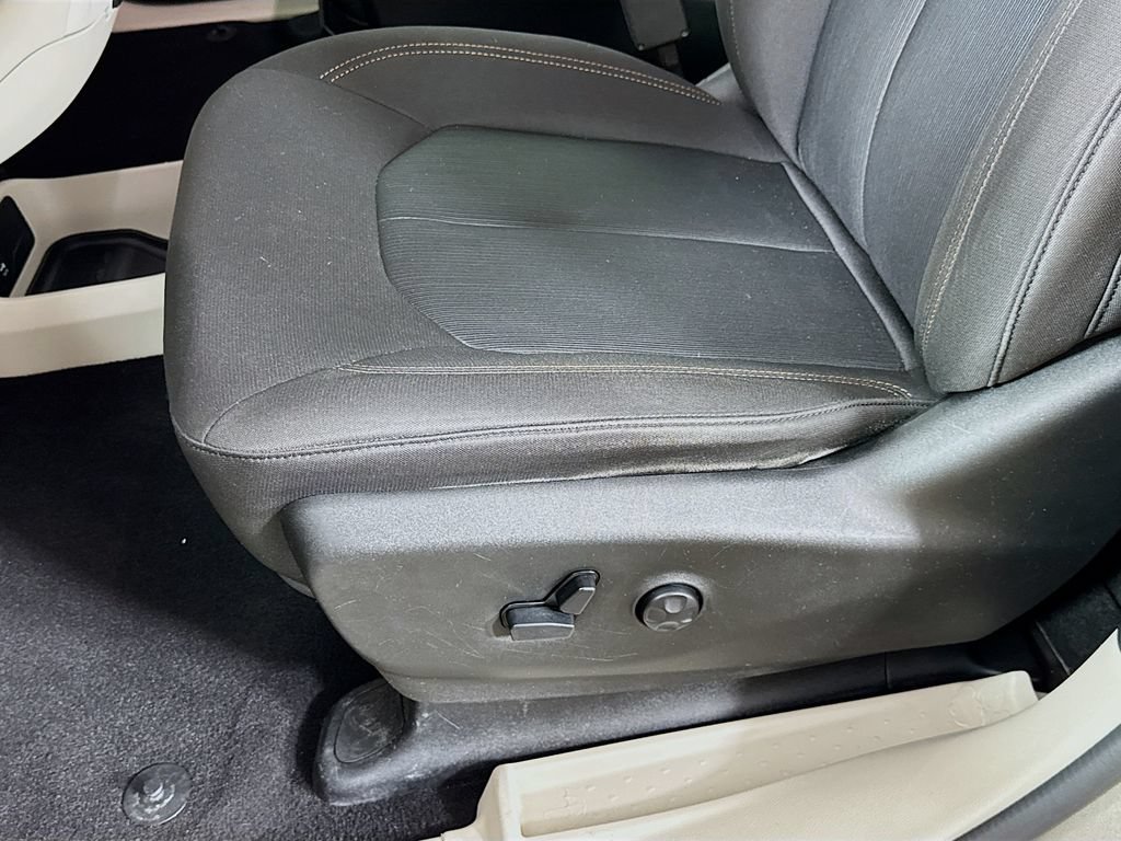 Used 2017 Chrysler Pacifica LX w/ Tire & Wheel Group FWD image 23