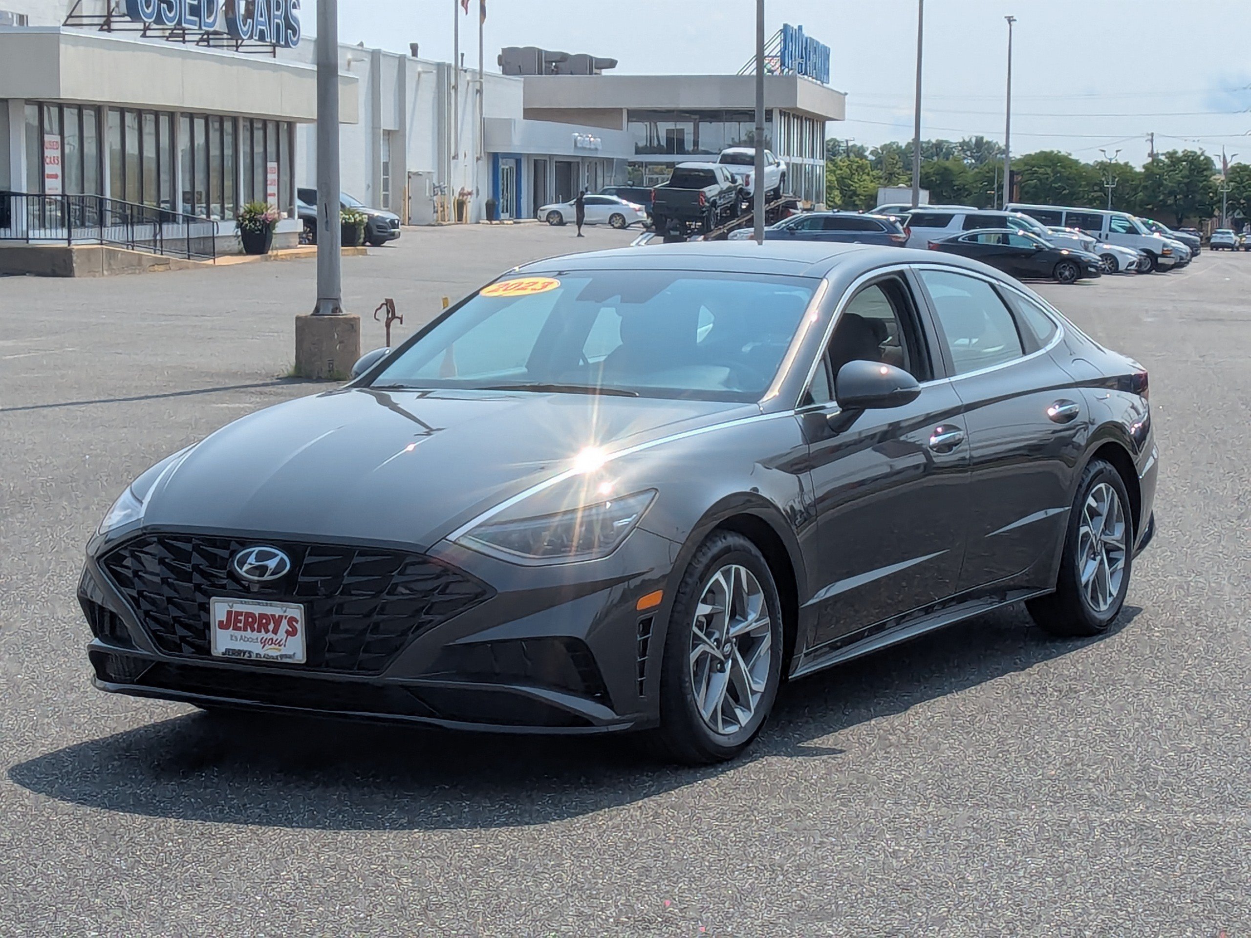 Used 2023 Hyundai Sonata SEL w/ Convenience Package FWD image 4