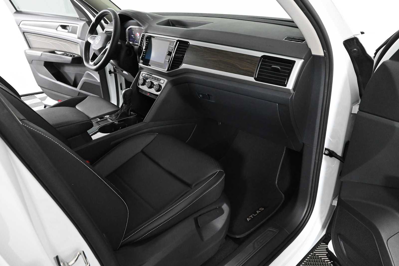 Used 2023 Volkswagen Atlas SE FWD image 9