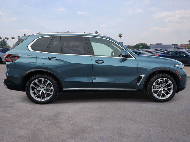 Used 2025 BMW X5 sDrive40i w/ Parking Assistance Package image 4