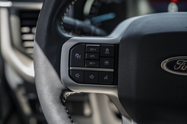 Used 2023 Ford Expedition XLT AWD/4WD image 39