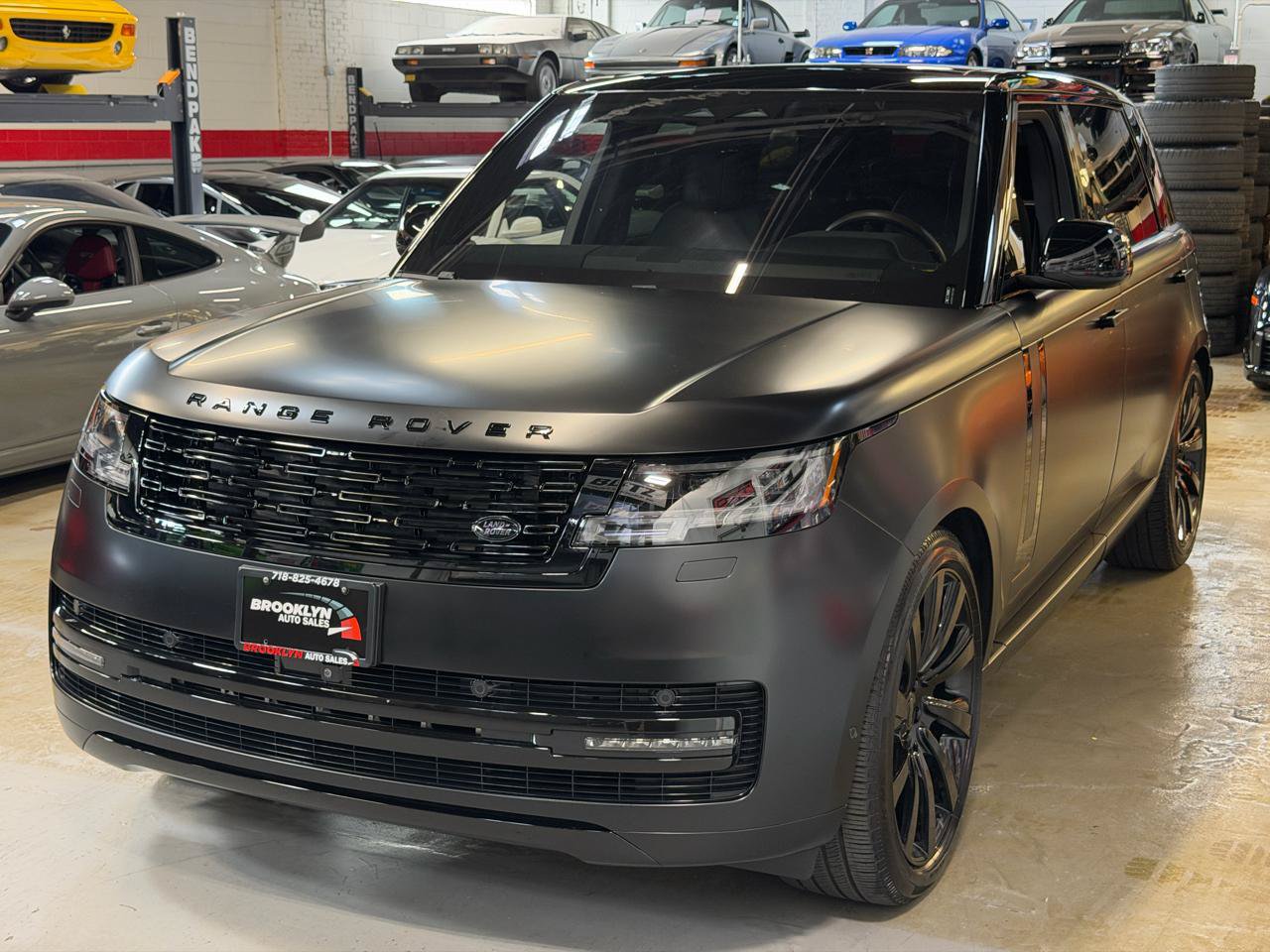 Used 2023 Land Rover Range Rover Long Wheelbase SE AWD/4WD image 13